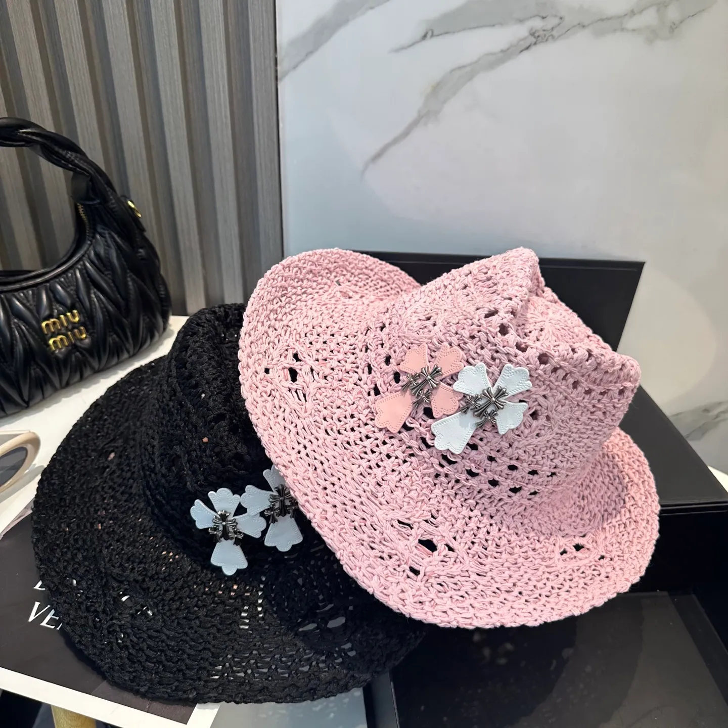 P76 Crow Heart Summer Beach Straw Hat 🔳 A must-have item in summer 🟡It has a great atmosphere when taking beach camping photos~ A straw hat with a great sense of design 📸Super release~ Shipping is not easy, so hurry up and get it while it is in stock!
